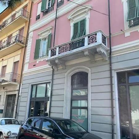 Ampio * Viareggio
