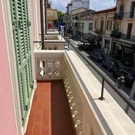 Ampio Viareggio